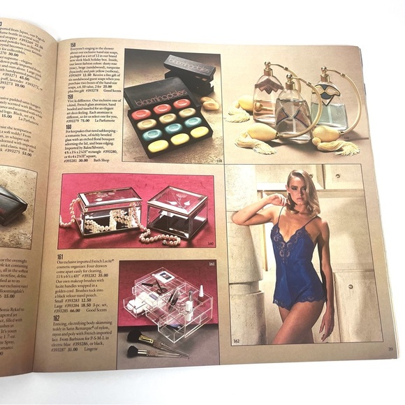 Vintage 1984 Bloomingdale’s Christmas Catalog in great condition - Picture 3 of 8